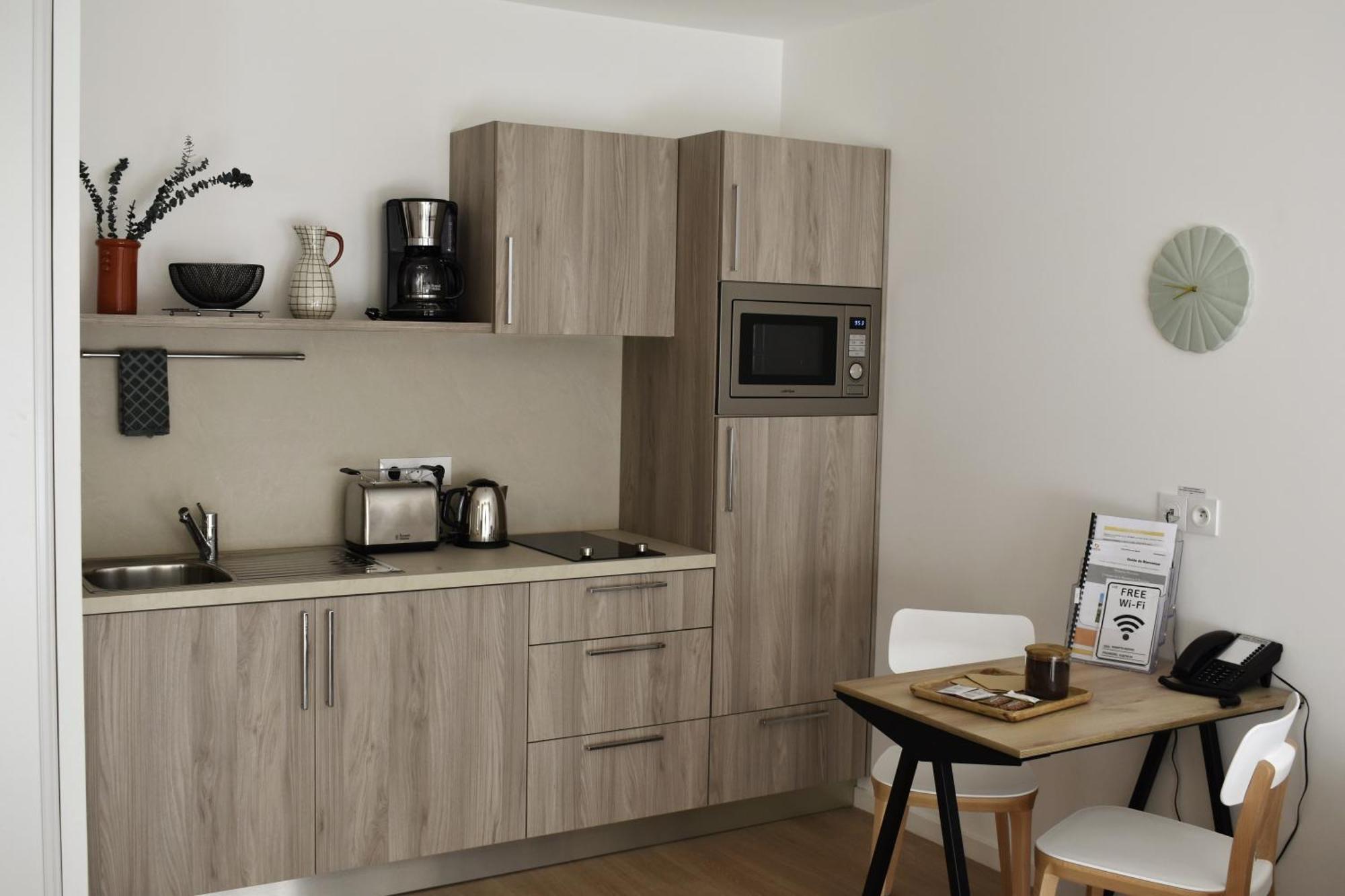 Domitys L'Esquisse Aparthotel วาลองเซียนส์ ภายนอก รูปภาพ